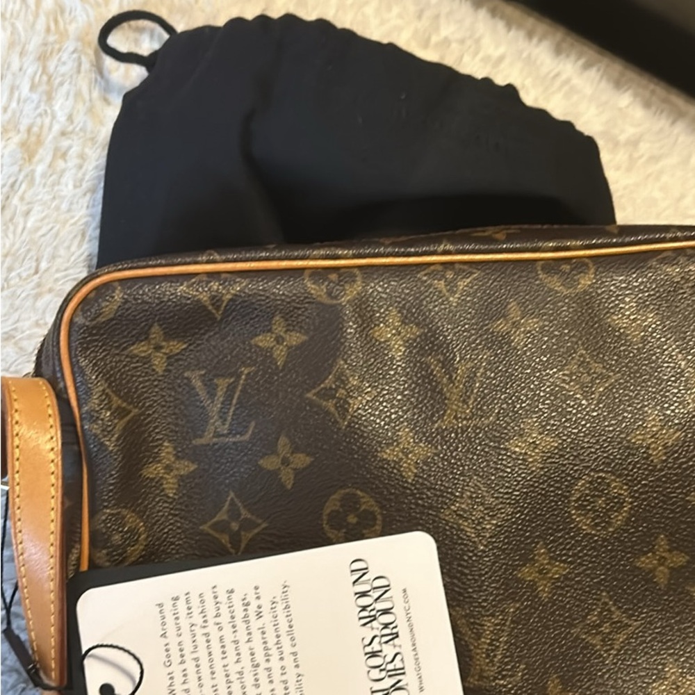 I am selling my Louis Vuitton purse